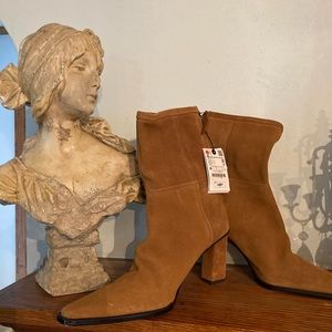 Zara Suede Boots Size 40. NWT. Zip Back.